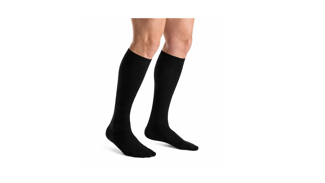 Calcetín de Media Compresión – Bienestar, Circulación y Confort para tus Piernas.