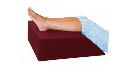 Cojín Tipo Cuña para Elevar Piernas: Mejora tu Descanso y Circulación de Forma Natural.